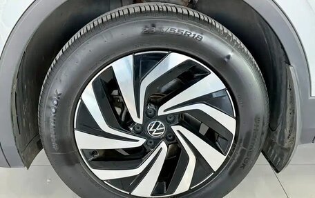 Volkswagen Tiguan II, 2023 год, 2 950 000 рублей, 13 фотография