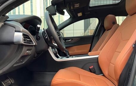 Jaguar XE I рестайлинг, 2024 год, 4 355 000 рублей, 8 фотография