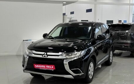 Mitsubishi Outlander III рестайлинг 3, 2018 год, 1 895 000 рублей, 1 фотография