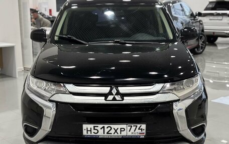 Mitsubishi Outlander III рестайлинг 3, 2018 год, 1 895 000 рублей, 2 фотография