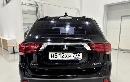 Mitsubishi Outlander III рестайлинг 3, 2018 год, 1 895 000 рублей, 4 фотография