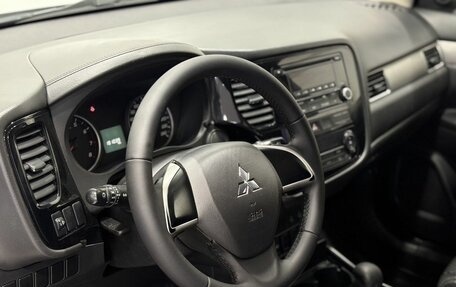 Mitsubishi Outlander III рестайлинг 3, 2018 год, 1 895 000 рублей, 6 фотография