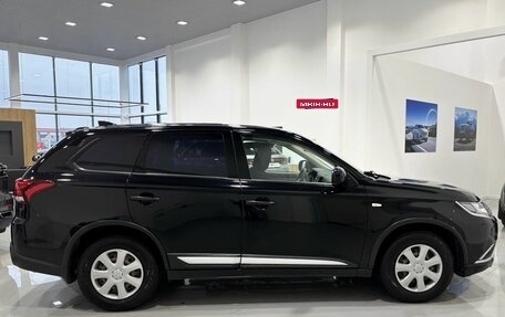 Mitsubishi Outlander III рестайлинг 3, 2018 год, 1 895 000 рублей, 5 фотография