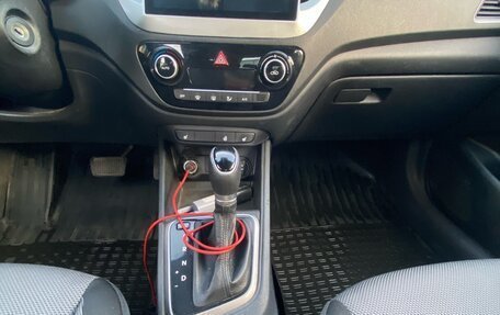 Hyundai Solaris II рестайлинг, 2018 год, 990 000 рублей, 10 фотография