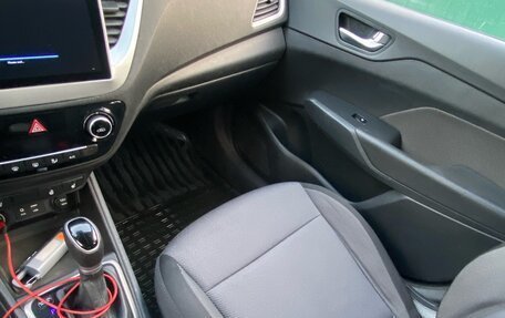 Hyundai Solaris II рестайлинг, 2018 год, 990 000 рублей, 14 фотография