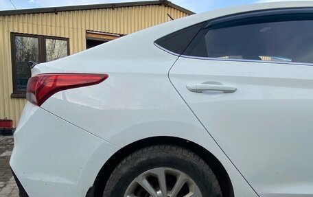 Hyundai Solaris II рестайлинг, 2018 год, 990 000 рублей, 5 фотография