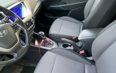 Hyundai Solaris II рестайлинг, 2018 год, 990 000 рублей, 16 фотография
