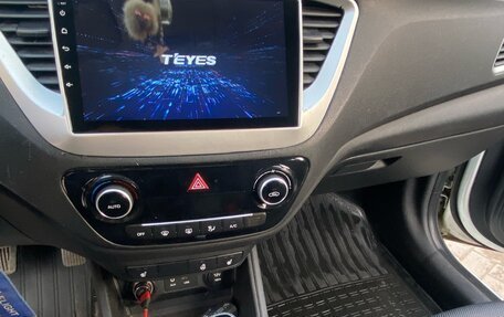 Hyundai Solaris II рестайлинг, 2018 год, 990 000 рублей, 13 фотография