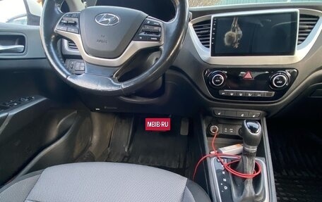 Hyundai Solaris II рестайлинг, 2018 год, 990 000 рублей, 9 фотография