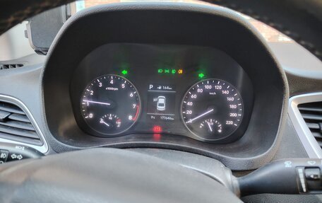 Hyundai Solaris II рестайлинг, 2018 год, 990 000 рублей, 28 фотография