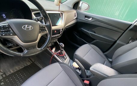 Hyundai Solaris II рестайлинг, 2018 год, 990 000 рублей, 19 фотография