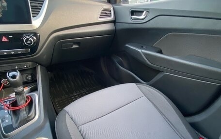 Hyundai Solaris II рестайлинг, 2018 год, 990 000 рублей, 24 фотография