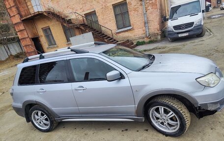 Mitsubishi Outlander III рестайлинг 3, 2004 год, 500 000 рублей, 3 фотография