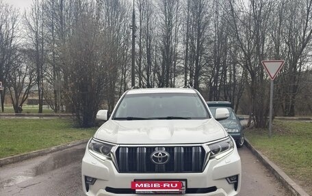 Toyota Land Cruiser Prado 150 рестайлинг 2, 2018 год, 5 430 000 рублей, 3 фотография
