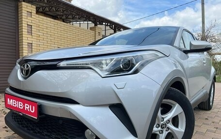 Toyota C-HR I рестайлинг, 2018 год, 2 350 000 рублей, 1 фотография
