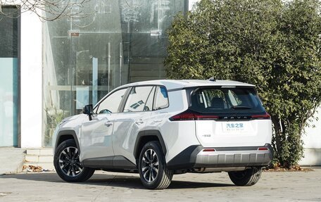 Toyota RAV4, 2025 год, 4 175 000 рублей, 2 фотография