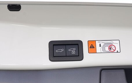 Toyota RAV4, 2025 год, 4 175 000 рублей, 10 фотография