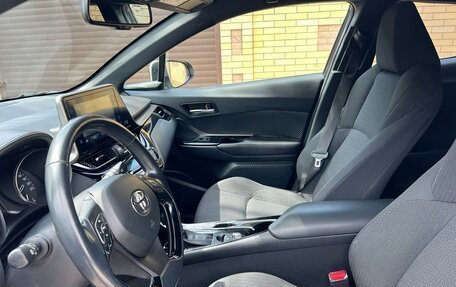 Toyota C-HR I рестайлинг, 2018 год, 2 350 000 рублей, 6 фотография