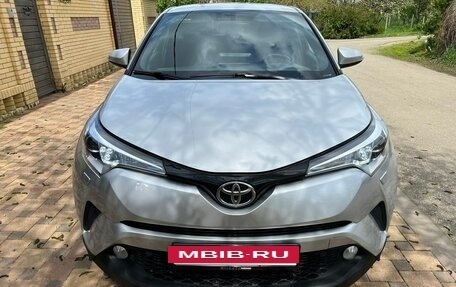 Toyota C-HR I рестайлинг, 2018 год, 2 350 000 рублей, 2 фотография