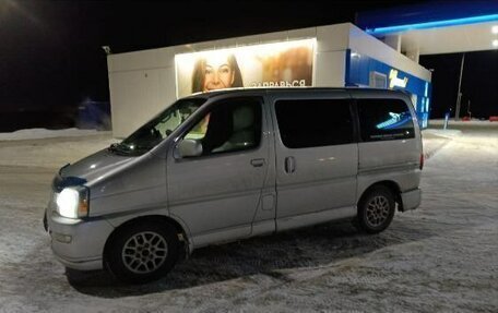Toyota Touring HiAce I, 2001 год, 759 000 рублей, 2 фотография