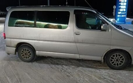 Toyota Touring HiAce I, 2001 год, 759 000 рублей, 5 фотография