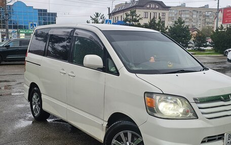 Toyota Noah III, 2002 год, 999 999 рублей, 2 фотография