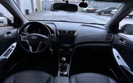 Hyundai Solaris II рестайлинг, 2015 год, 990 000 рублей, 5 фотография