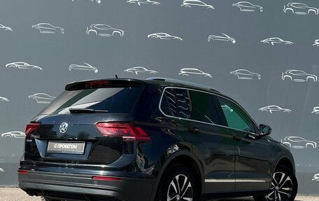 Volkswagen Tiguan II, 2018 год, 1 798 900 рублей, 2 фотография