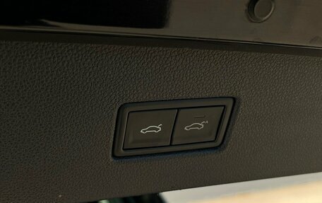 Volkswagen Tiguan II, 2018 год, 1 798 900 рублей, 15 фотография