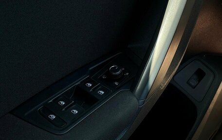 Volkswagen Tiguan II, 2018 год, 1 798 900 рублей, 21 фотография