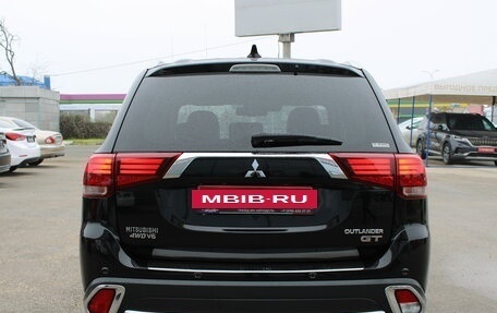 Mitsubishi Outlander III рестайлинг 3, 2018 год, 2 499 000 рублей, 6 фотография