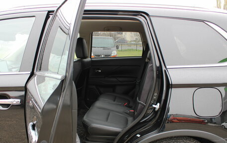 Mitsubishi Outlander III рестайлинг 3, 2018 год, 2 499 000 рублей, 15 фотография
