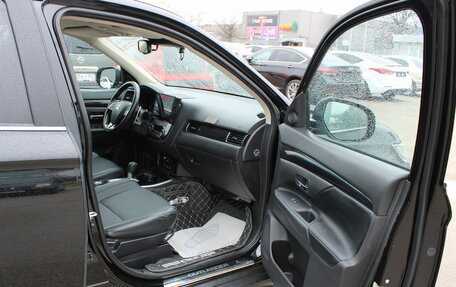 Mitsubishi Outlander III рестайлинг 3, 2018 год, 2 499 000 рублей, 19 фотография