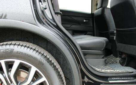 Mitsubishi Outlander III рестайлинг 3, 2018 год, 2 499 000 рублей, 17 фотография