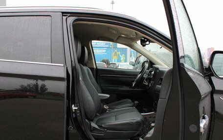 Mitsubishi Outlander III рестайлинг 3, 2018 год, 2 499 000 рублей, 20 фотография