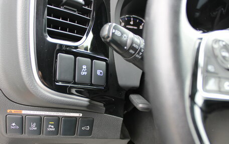 Mitsubishi Outlander III рестайлинг 3, 2018 год, 2 499 000 рублей, 27 фотография