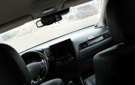 Mitsubishi Outlander III рестайлинг 3, 2018 год, 2 499 000 рублей, 28 фотография