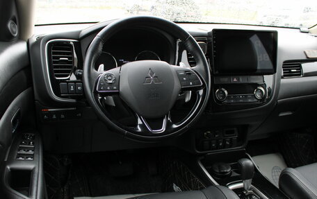 Mitsubishi Outlander III рестайлинг 3, 2018 год, 2 499 000 рублей, 29 фотография