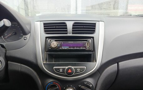 Hyundai Solaris II рестайлинг, 2011 год, 569 500 рублей, 18 фотография