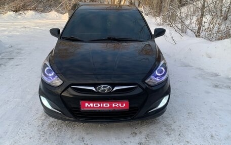 Hyundai Solaris II рестайлинг, 2011 год, 850 000 рублей, 1 фотография