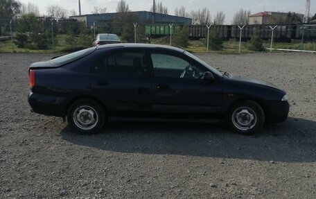 Mitsubishi Carisma I, 1997 год, 195 000 рублей, 1 фотография