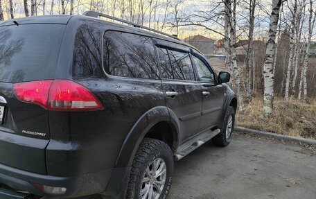 Mitsubishi Pajero Sport II рестайлинг, 2015 год, 2 100 000 рублей, 3 фотография