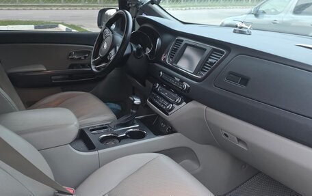 KIA Carnival III, 2018 год, 2 860 000 рублей, 8 фотография