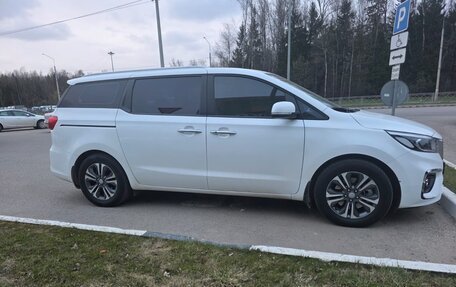 KIA Carnival III, 2018 год, 2 860 000 рублей, 3 фотография