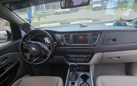 KIA Carnival III, 2018 год, 2 860 000 рублей, 6 фотография