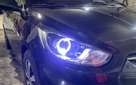 Hyundai Solaris II рестайлинг, 2011 год, 850 000 рублей, 2 фотография