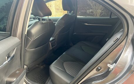Toyota Camry, 2022 год, 2 950 000 рублей, 10 фотография