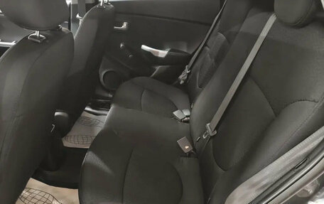 KIA Rio III рестайлинг, 2015 год, 860 000 рублей, 15 фотография