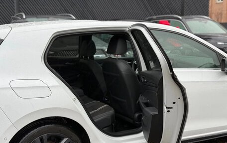 Volkswagen Golf VIII, 2023 год, 1 980 000 рублей, 12 фотография
