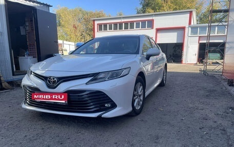 Toyota Camry, 2020 год, 3 060 000 рублей, 2 фотография